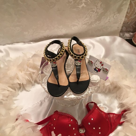 Hello Kitty Shoes - ADORABLE sandals and earing with hello kitty crystal details!